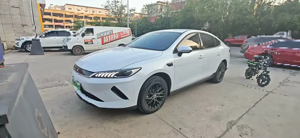 BYD Qin PLUS EV Smart Driving Edition 420KM Leading Edition 2025 — фото 1, купить с доставкой в Москву