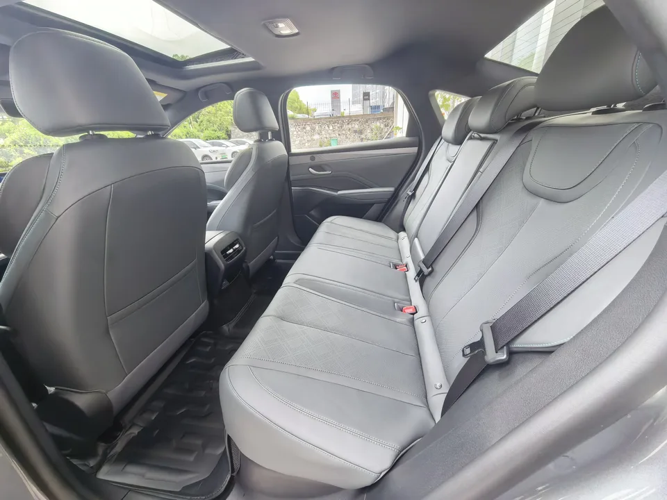 BYD Qin PLUS DM Intelligent Driving Edition DM-i 55KM Beyond Edition 2025 — миниатюра 4