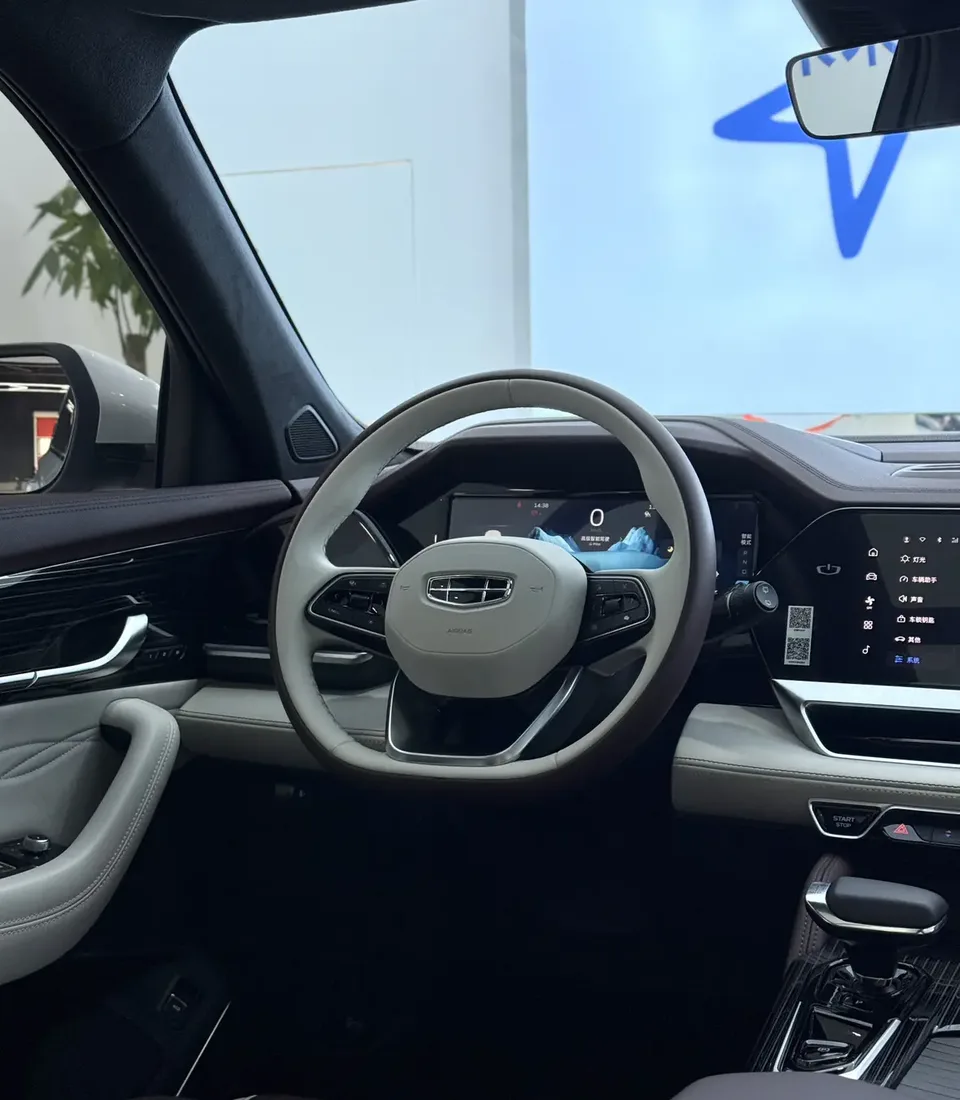 Geely Monjaro 2.0TD DCT EVO 2WD Premium Edition 2023 — миниатюра 4