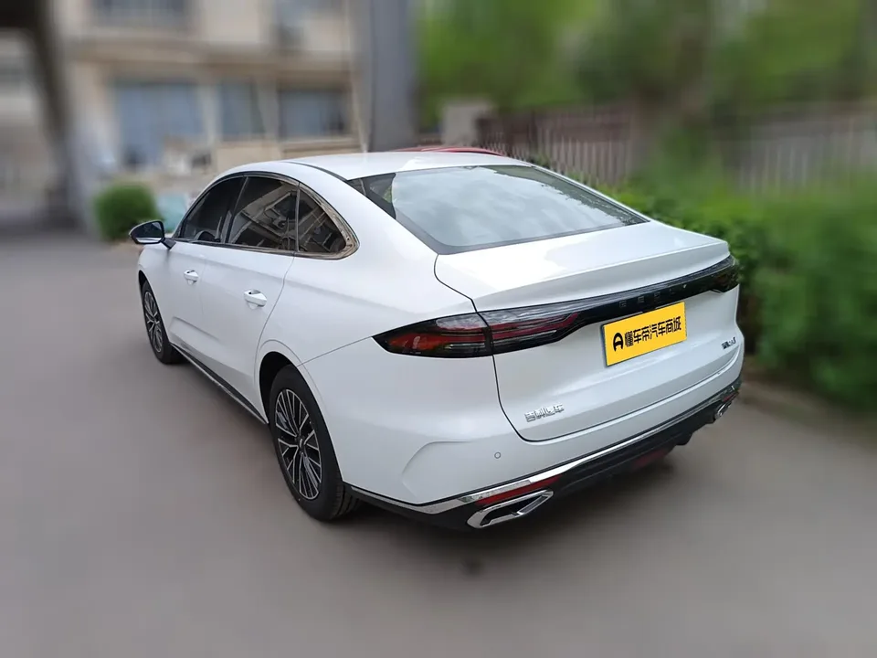 Geely Emgrand high-power basic model 2026 — миниатюра 5