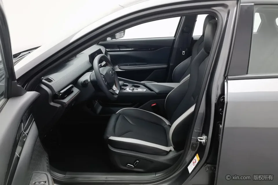 Changan UNI-V 1.5T exclusive model 2023 — миниатюра 3