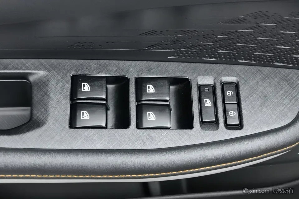 Changan UNI-V 1.5T exclusive model 2023 — миниатюра 4