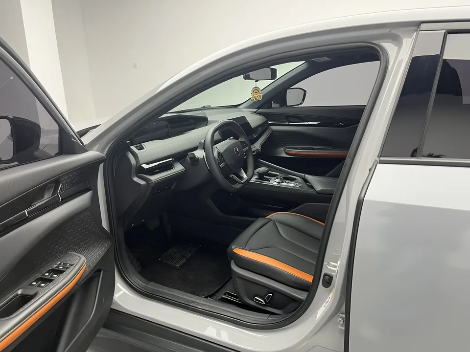 Changan UNI-V Changan UNI-V 2023 1.5T Premium 2024 — thumbnail 4