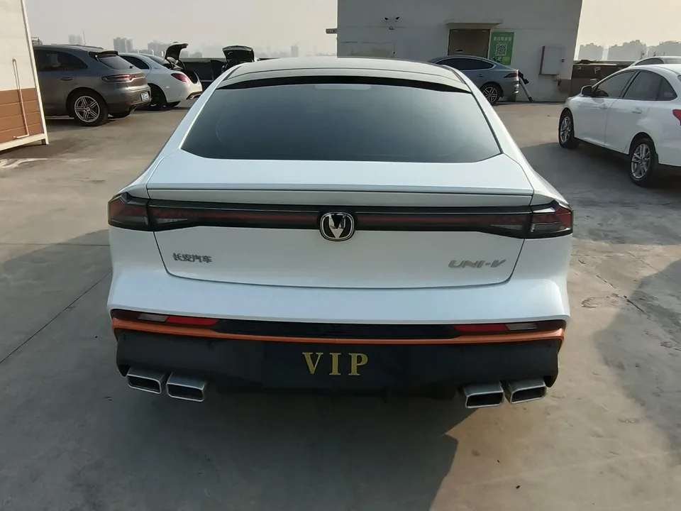 Changan UNI-V UNI-V 2024 1.5T Premium Sports Edition 2024 — thumbnail 2