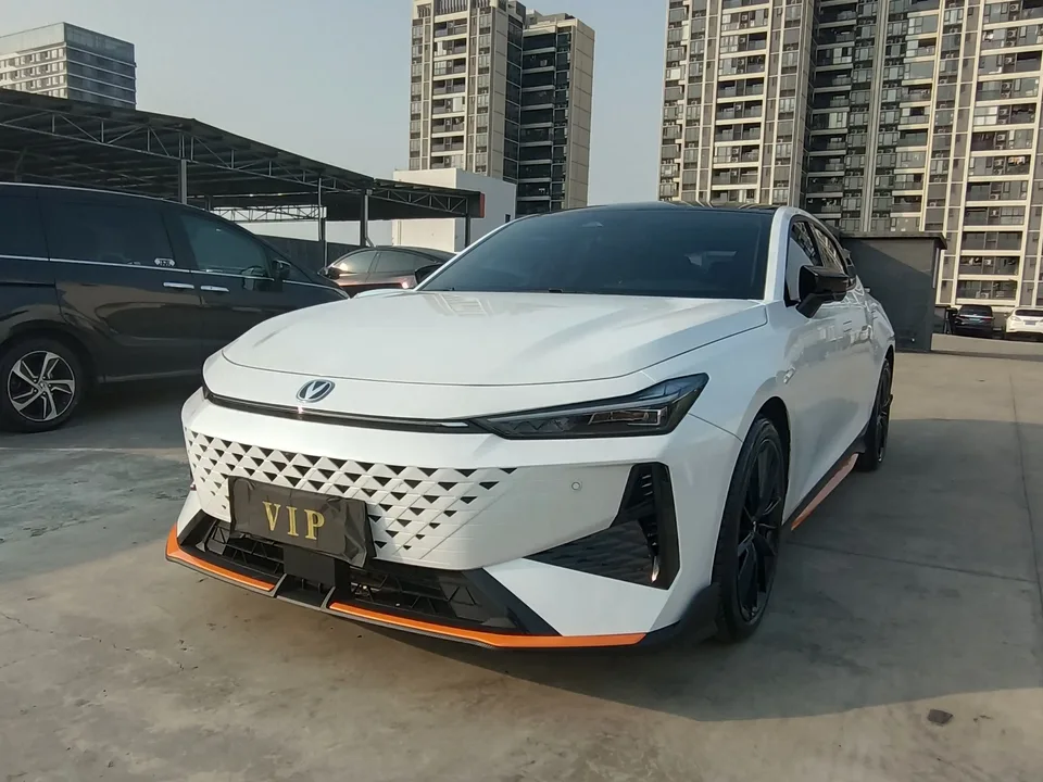 Changan UNI-V UNI-V 2024 1.5T Premium Sports Edition 2024 — photo 1, buy with delivery to Moscow