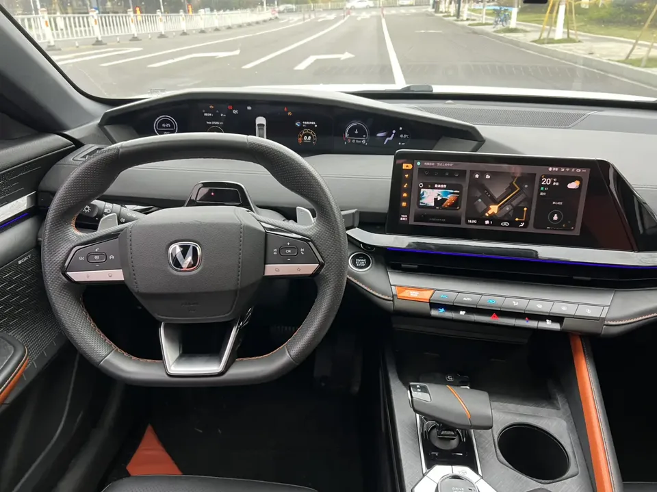 Changan UNI-V 1.5T Smart Pilot Edition 2022 — миниатюра 4