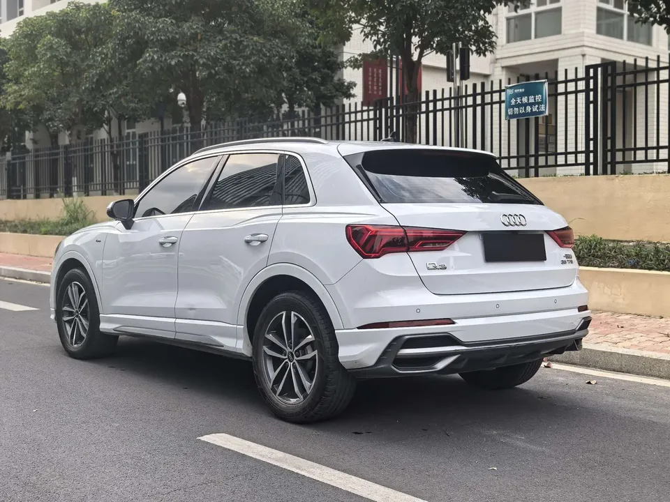 Audi Q3 Audi Q3 2022 35 TFSI aggressive and dynamic model 2022 — миниатюра 2