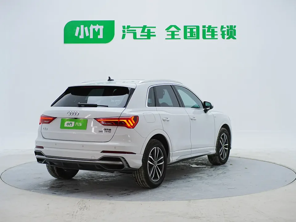 Audi Q3 Audi Q3 2022 35 TFSI aggressive and dynamic model 2022 — миниатюра 2