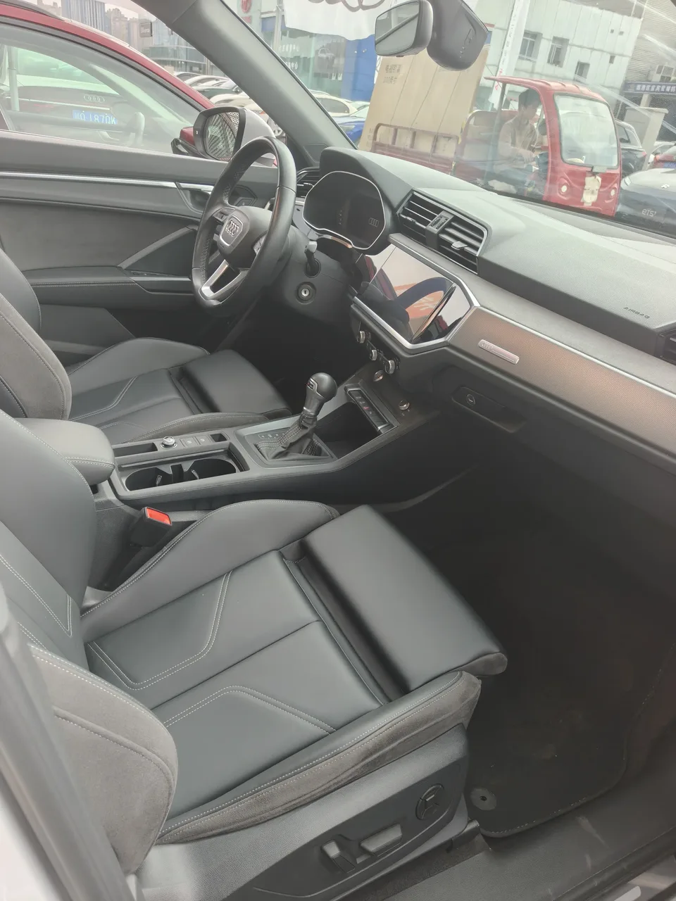 Audi Q3 Audi Q3 2024 35 TFSI Enterprising and Elegant Model 2023 — миниатюра 5