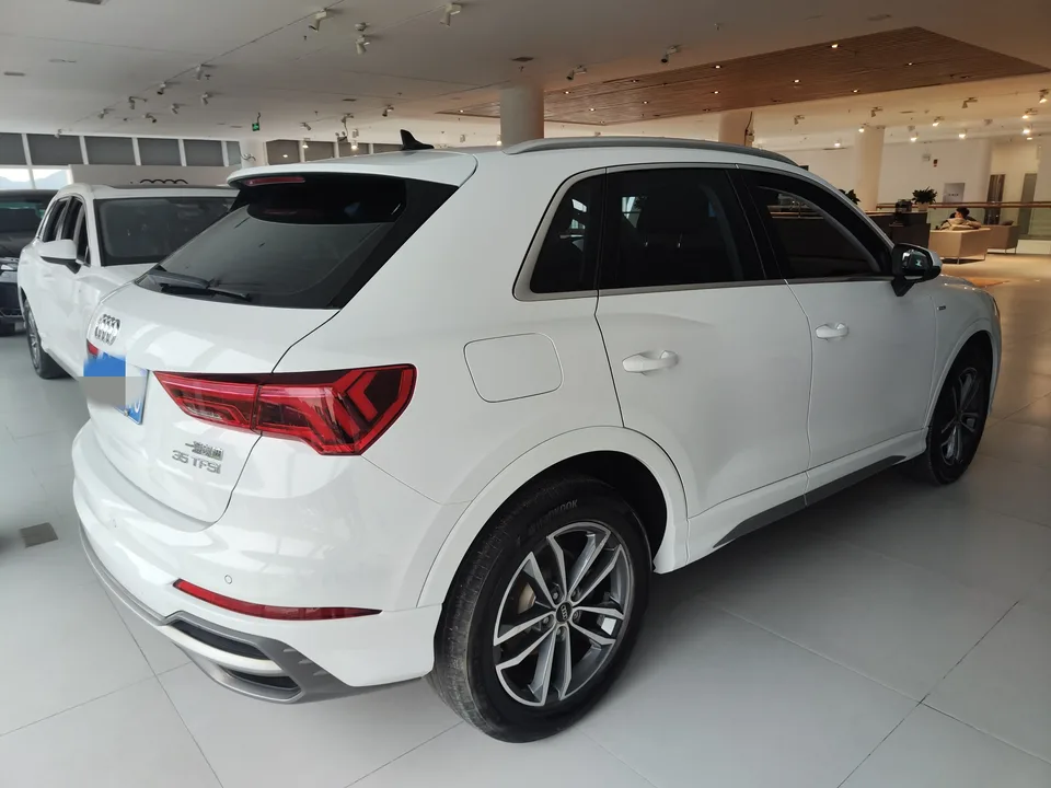 Audi Q3 Audi Q3 2022 35 TFSI aggressive and dynamic model 2023 — миниатюра 2