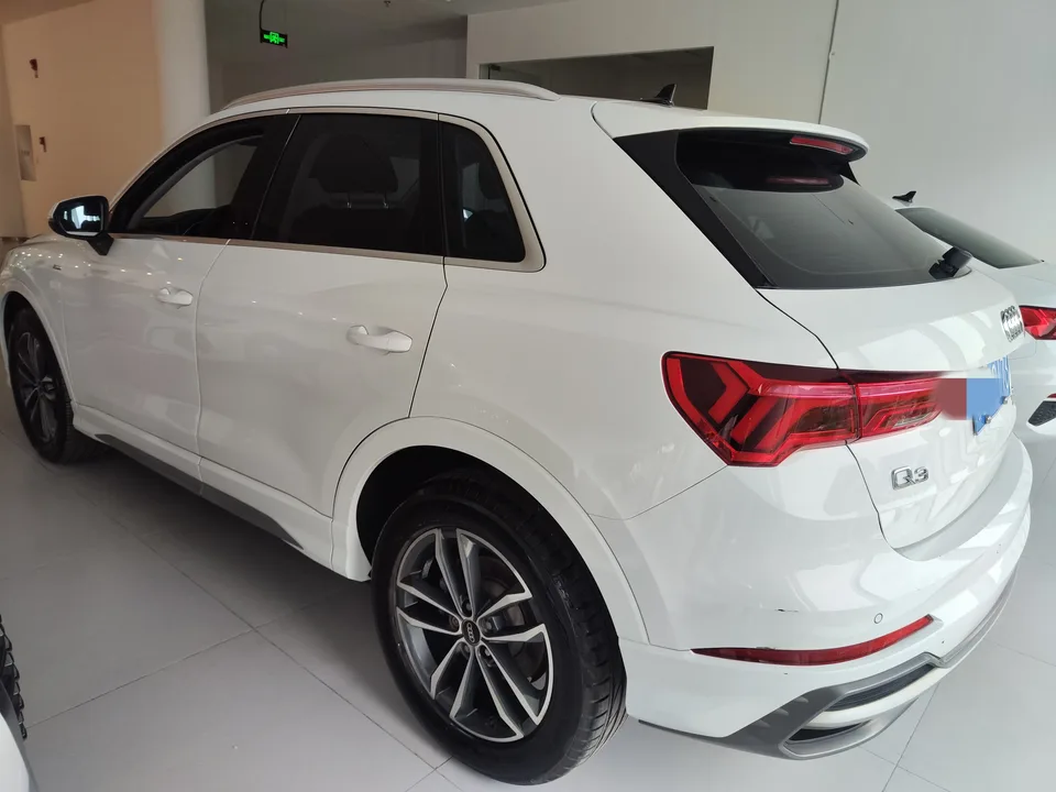 Audi Q3 Audi Q3 2022 35 TFSI aggressive and dynamic model 2023 — миниатюра 4