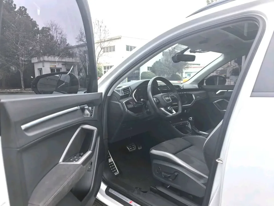 Audi Q3 Audi Q3 2023 35 TFSI Fashionable and Dynamic 2023 — миниатюра 4