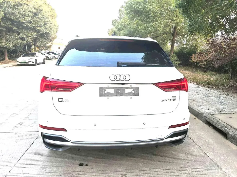 Audi Q3 Audi Q3 2021 35 TFSI Fashionable and Dynamic 2022 — миниатюра 2