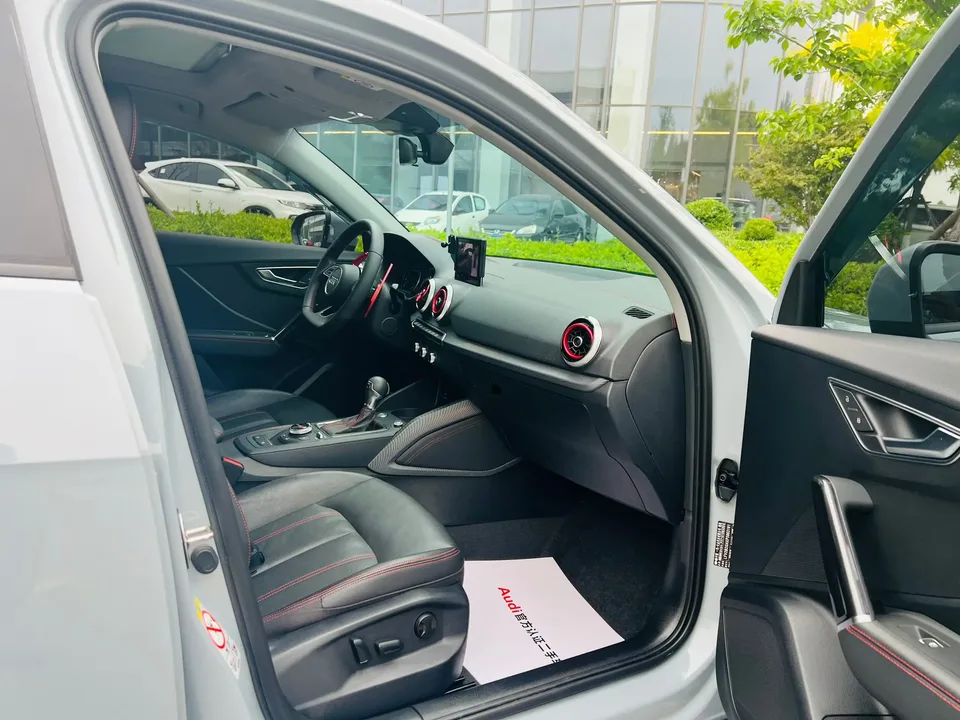 Audi Q2L Audi Q2L 2024 35 TFSI aggressive and dynamic model 2024 — миниатюра 3