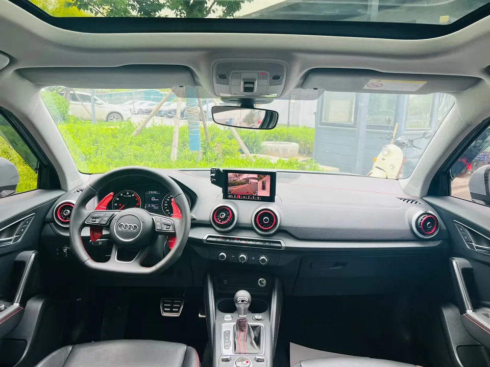 Audi Q2L Audi Q2L 2024 35 TFSI aggressive and dynamic model 2024 — миниатюра 4