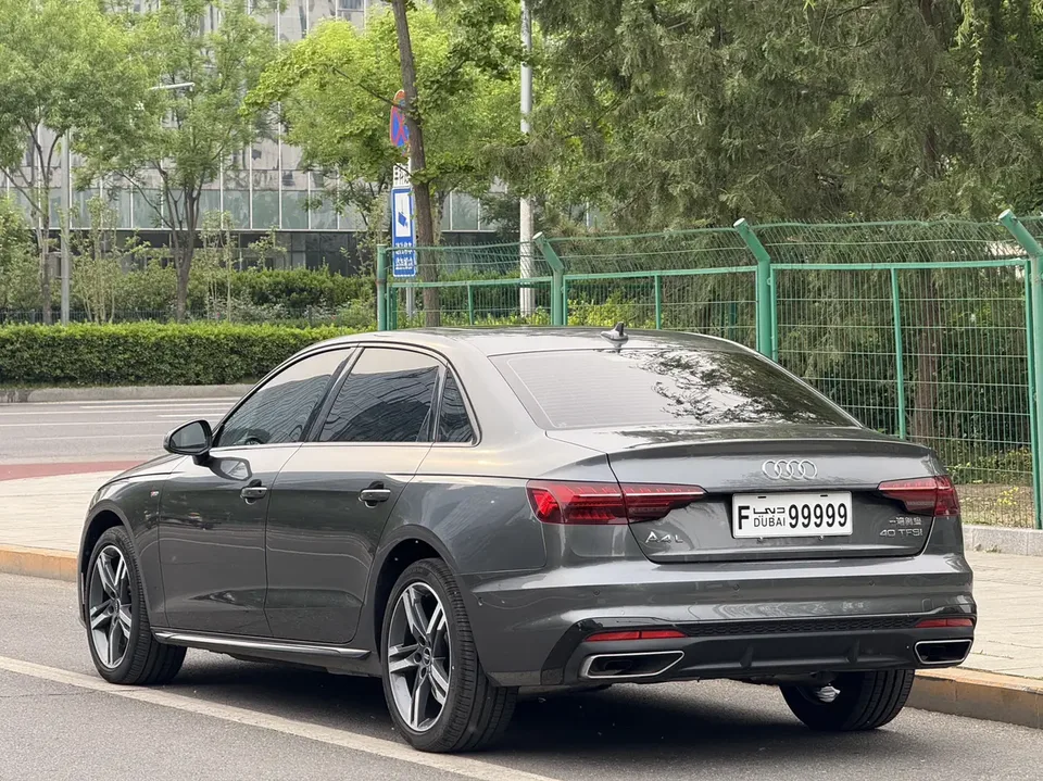 Audi a4 l Audi A4L 2022 40 TFSI luxury and dynamic model 2022 — миниатюра 2