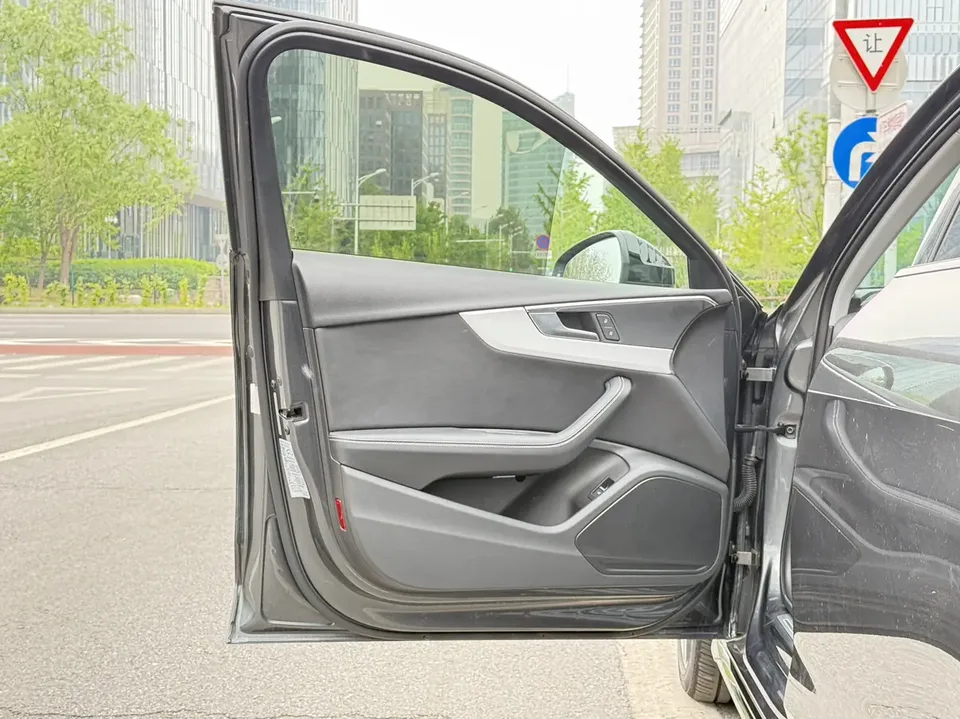 Audi a4 l Audi A4L 2022 40 TFSI luxury and dynamic model 2022 — миниатюра 5