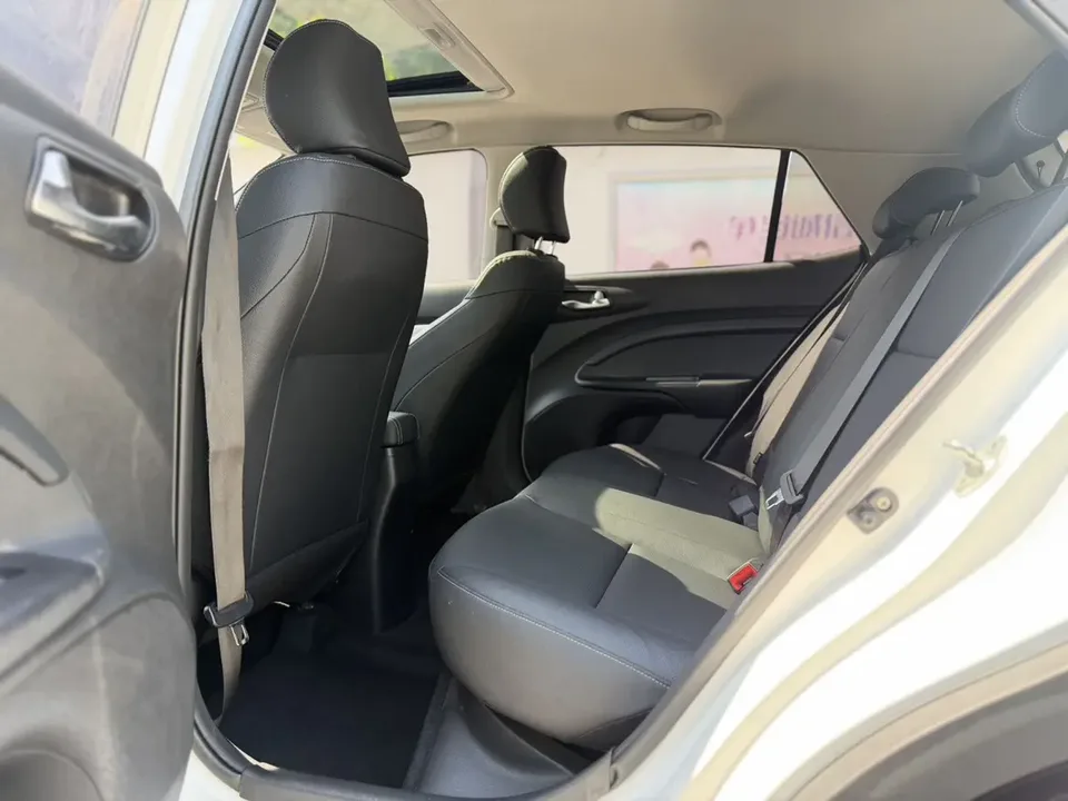 Kia KX1 1.4L CVT fun sunroof model 2022 — миниатюра 4