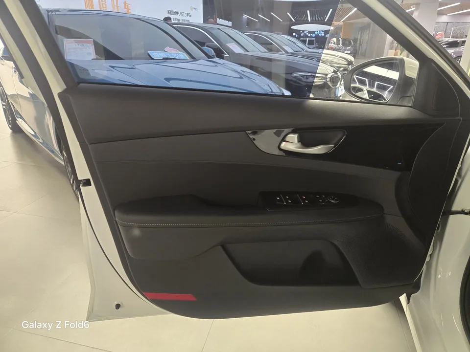 Kia K3 1.5L IVT Fashion Edition 2022 — миниатюра 3