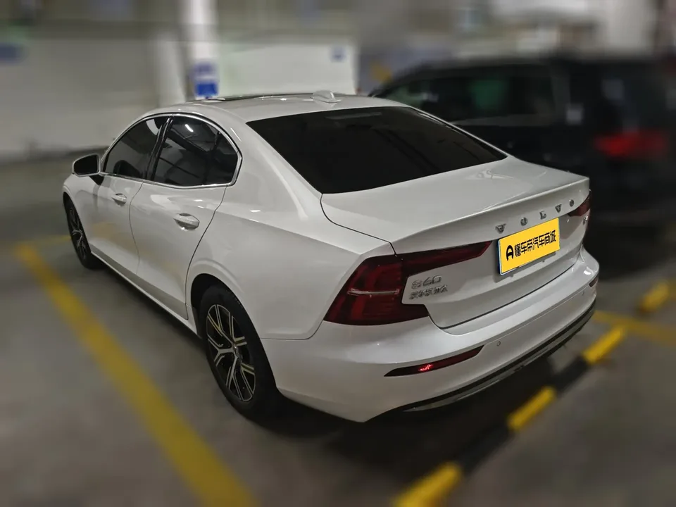 Volvo S60 Volvo S60 2025 B4 Zhiyi Luxury Edition 2025 — миниатюра 4