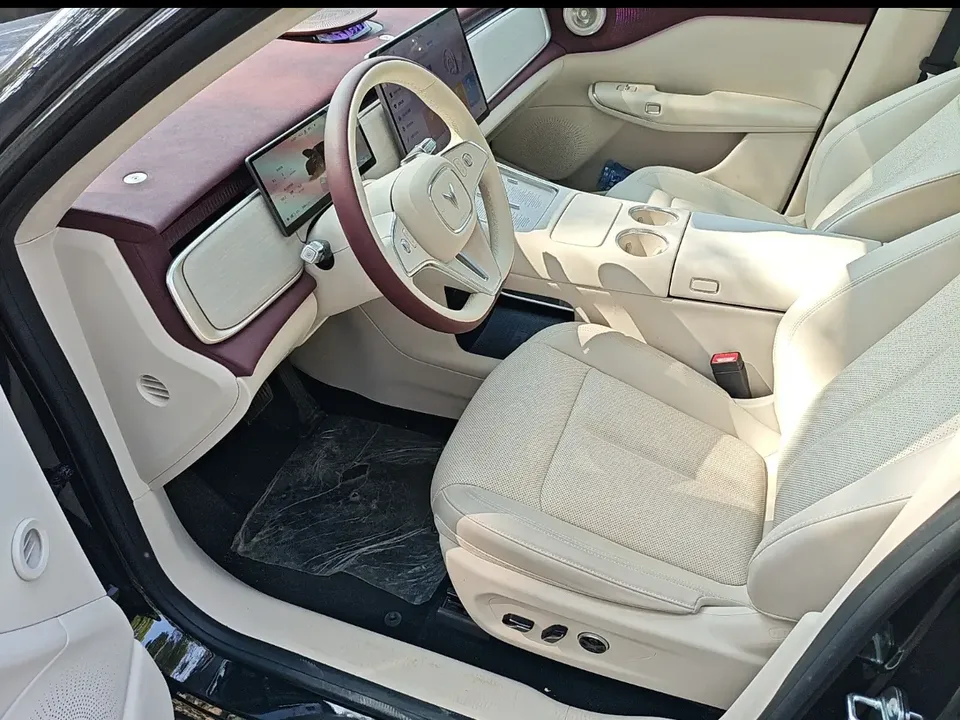 Voyah Courage Lantu Zhiyin 2025 Four-wheel drive Qiankun version 2025 — миниатюра 3