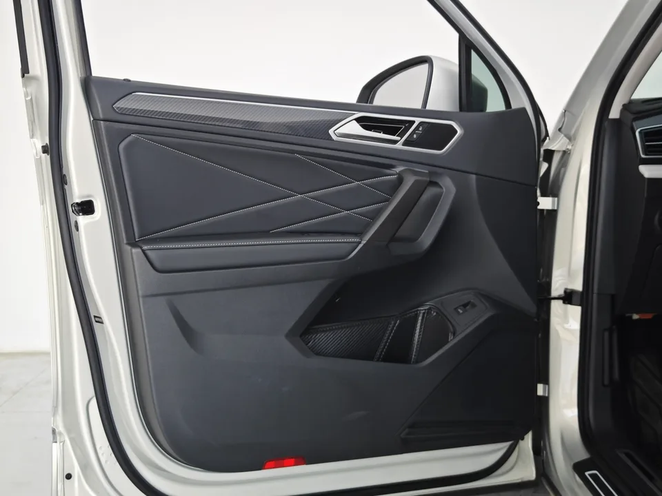 Volkswagen Tiguan L facelift 330TSI 2WD R-Line Enjoy Edition 2023 — миниатюра 3