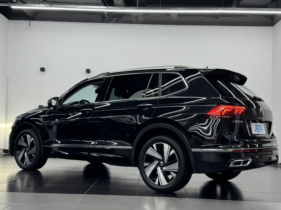 Volkswagen Tiguan L facelift 330TSI two-wheel drive R-Line flagship version 2023 — миниатюра 5