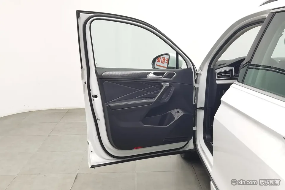 Volkswagen Tiguan L Tiguan L 2023 330TSI 2WD R-Line Enjoy Edition 2022 — миниатюра 5