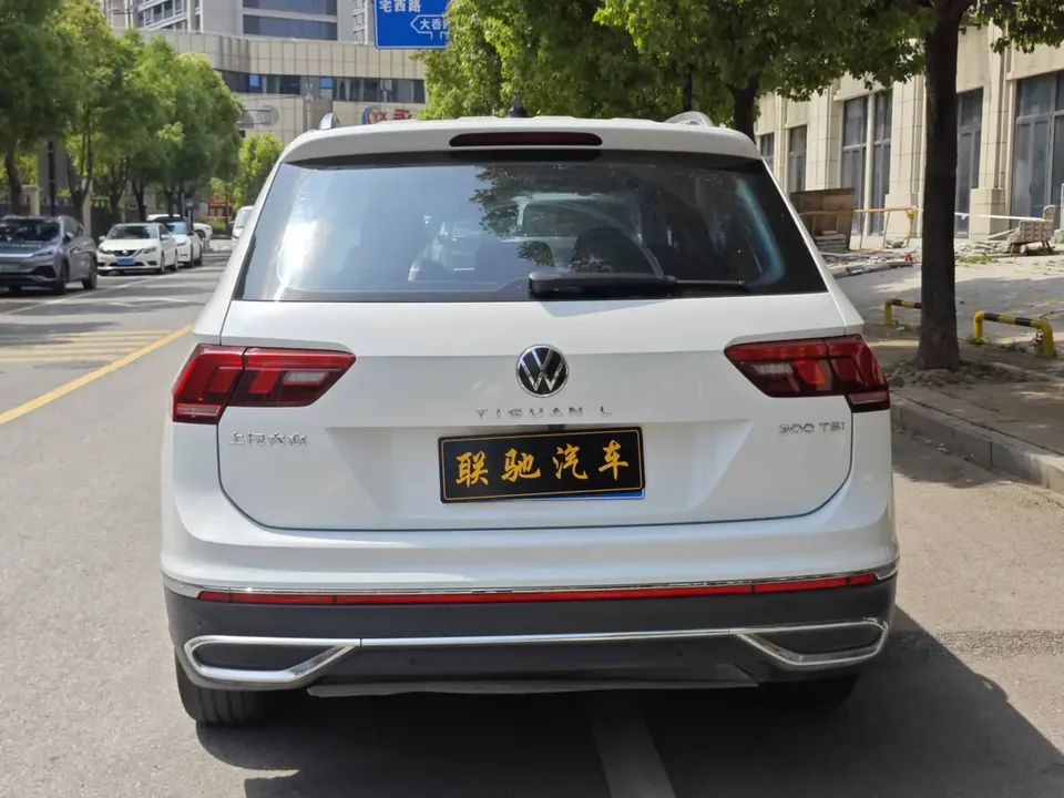 Volkswagen Tiguan L 300TSI 2WD Intelligent Edition 2023 — миниатюра 2