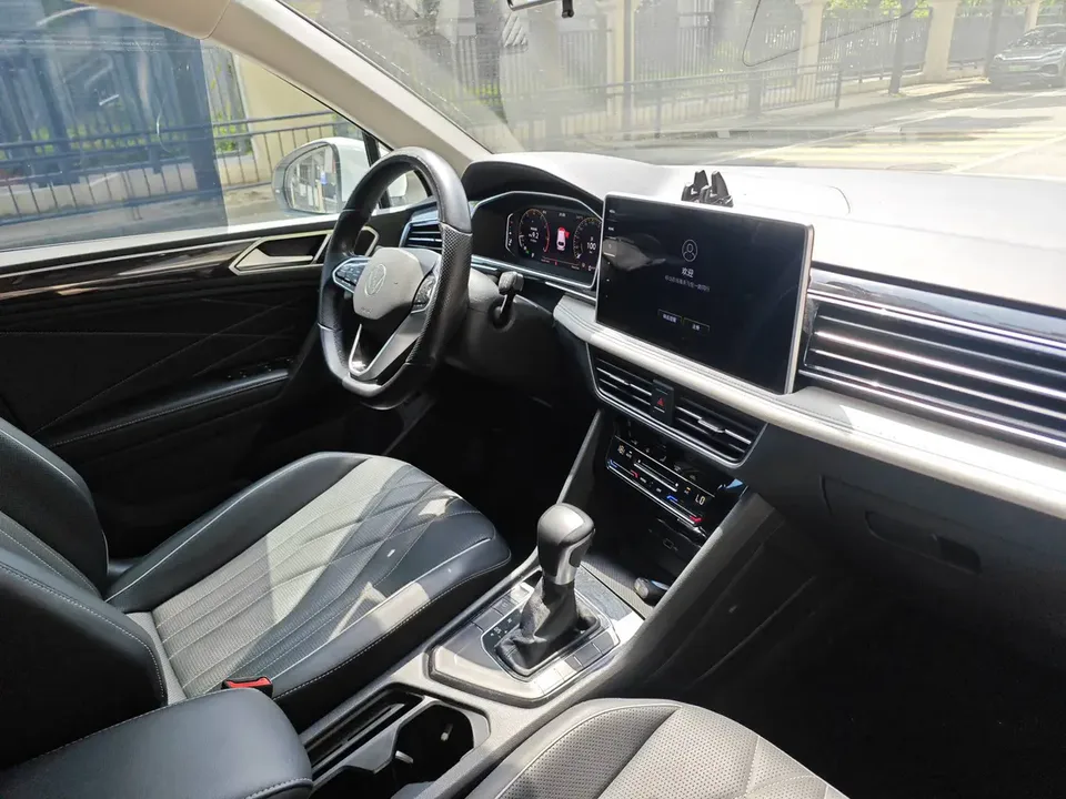 Volkswagen Tiguan L 300TSI 2WD Intelligent Edition 2023 — миниатюра 3