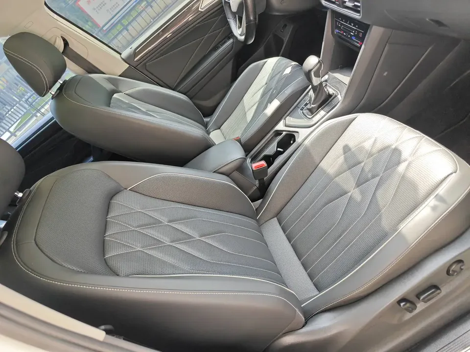Volkswagen Tiguan L 300TSI 2WD Intelligent Edition 2023 — миниатюра 4