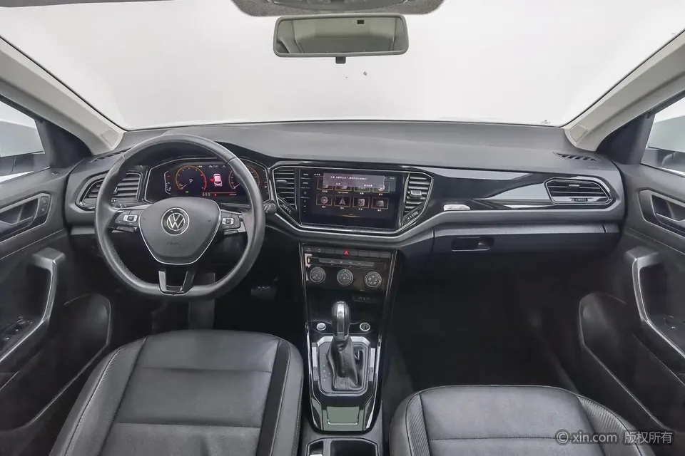 Volkswagen T-Roc Tange 280TSI DSG Two-Wheel Drive Comfort Smart Connected Edition 2022 — миниатюра 3