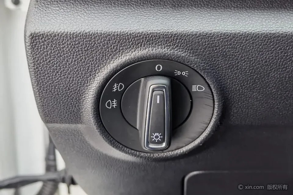 Volkswagen T-Roc Tange 280TSI DSG Two-Wheel Drive Comfort Smart Connected Edition 2022 — миниатюра 4