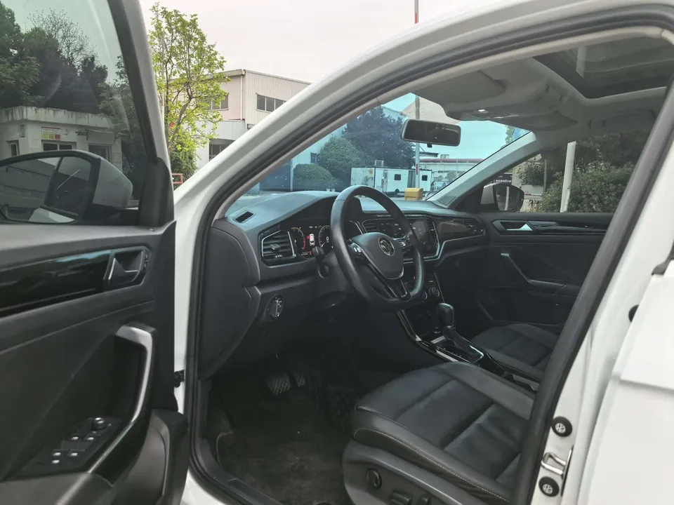 Volkswagen T-Roc Tange 280TSI DSG two-wheel drive comfort PLUS 2023 — миниатюра 3