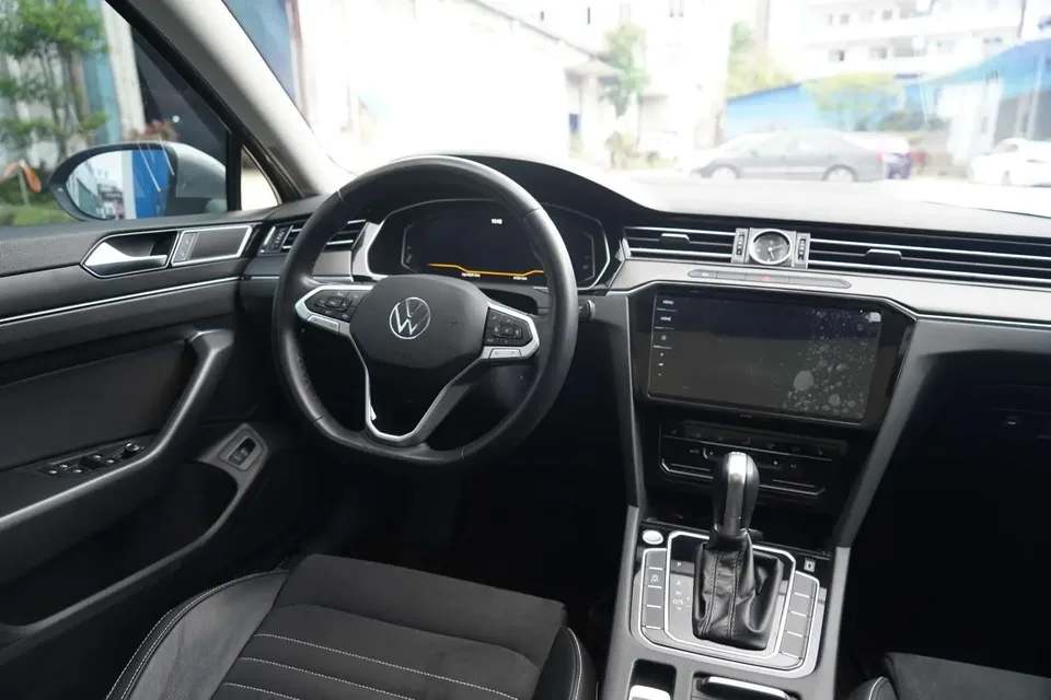 Volkswagen Magotan Magotan 2020 330TSI DSG Premium Model 2022 — миниатюра 5