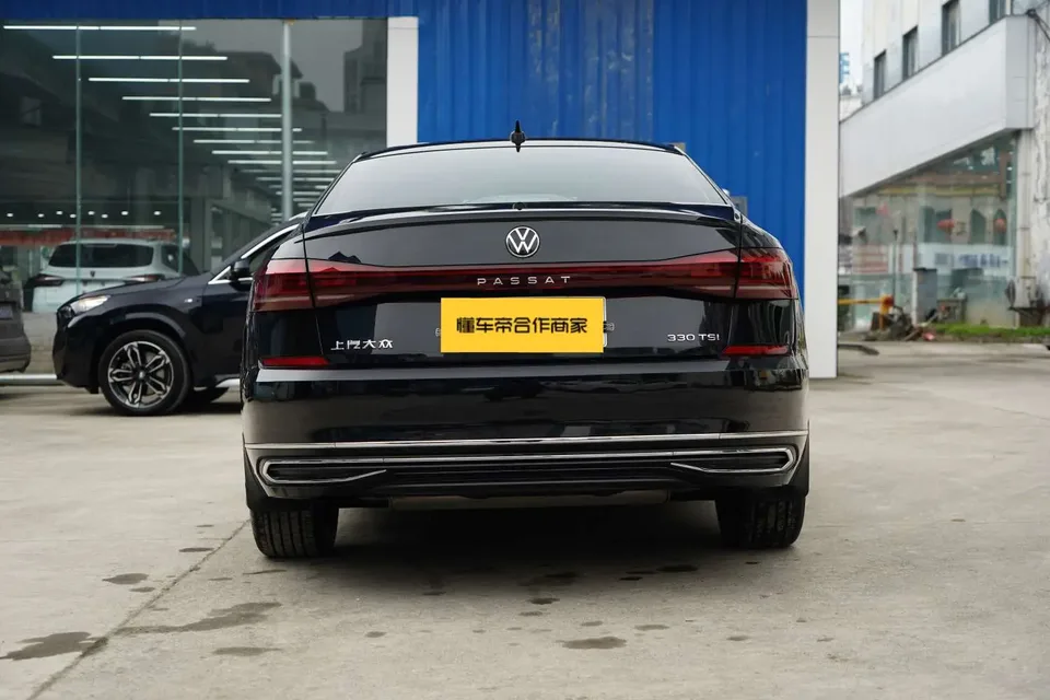 Volkswagen Passat Passat 2022 330TSI Deluxe Edition 2022 — миниатюра 2