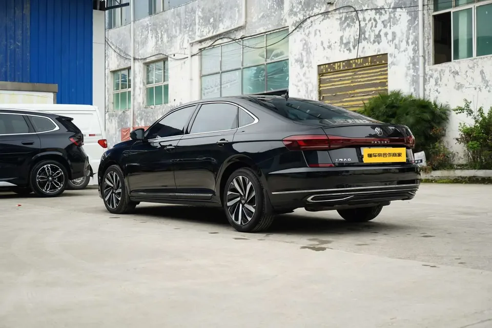 Volkswagen Passat Passat 2022 330TSI Deluxe Edition 2022 — миниатюра 4