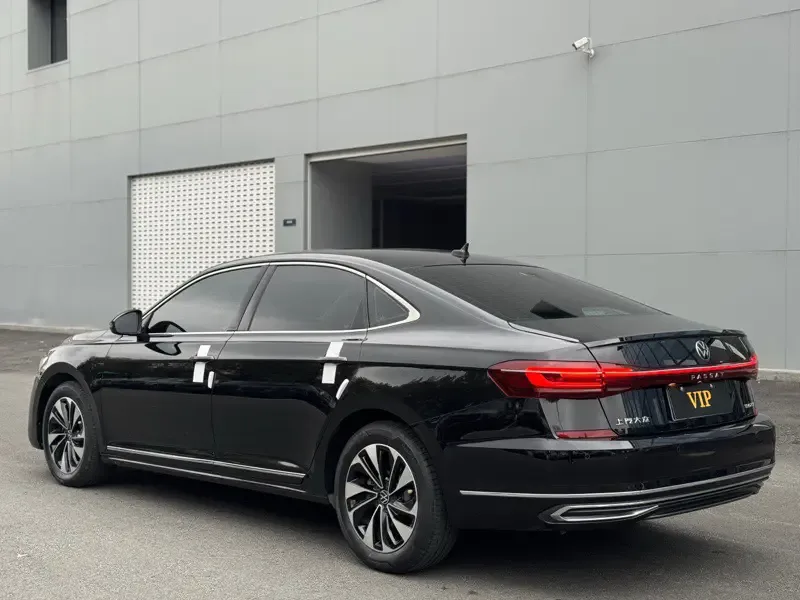 Volkswagen Passat facelift 330TSI Star Elite Edition 2022 — миниатюра 4