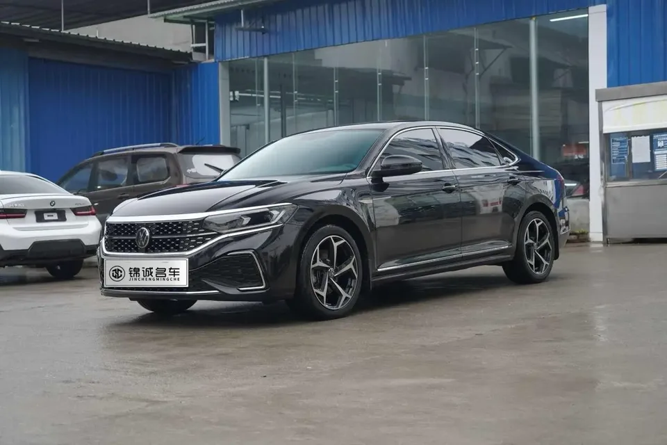 Volkswagen Passat 2024