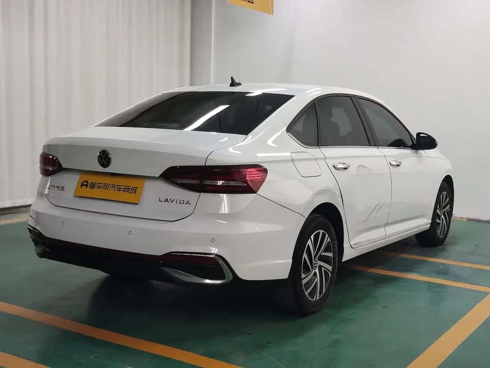 Volkswagen Lavida Lavida 2024 1.5L Automatic Starry Sky Five Million Edition 2025 — миниатюра 2