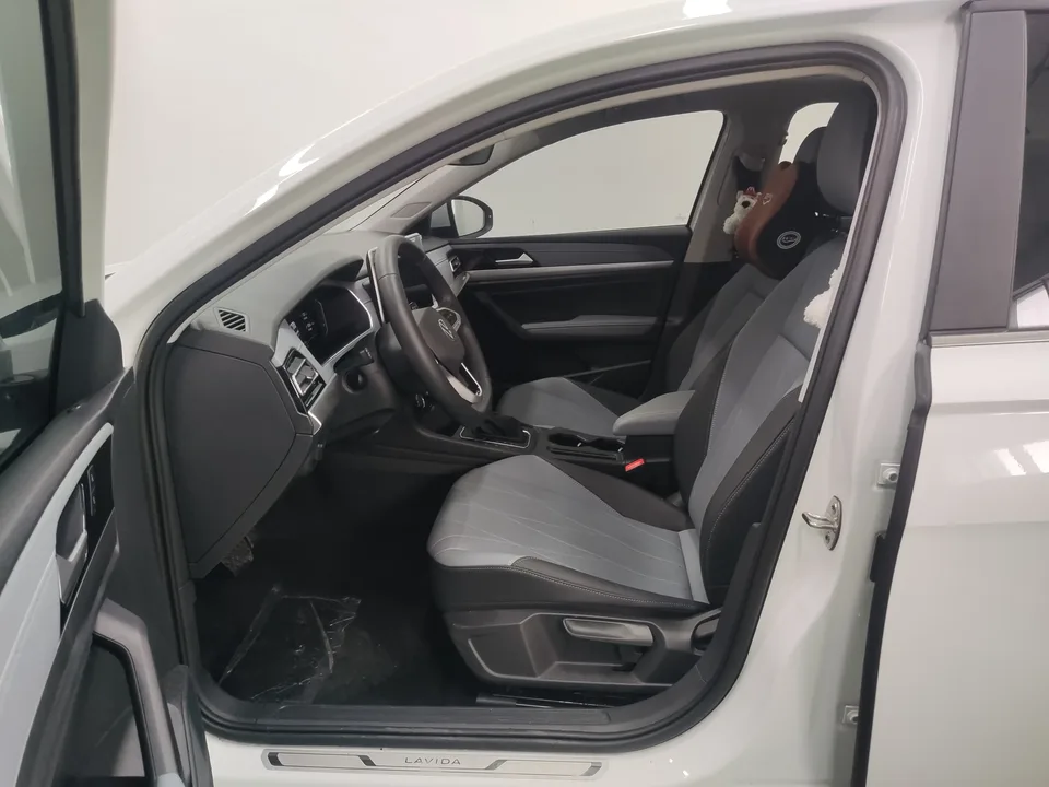 Volkswagen Lavida Lavida 2024 1.5L Automatic Starry Sky Five Million Edition 2025 — миниатюра 4