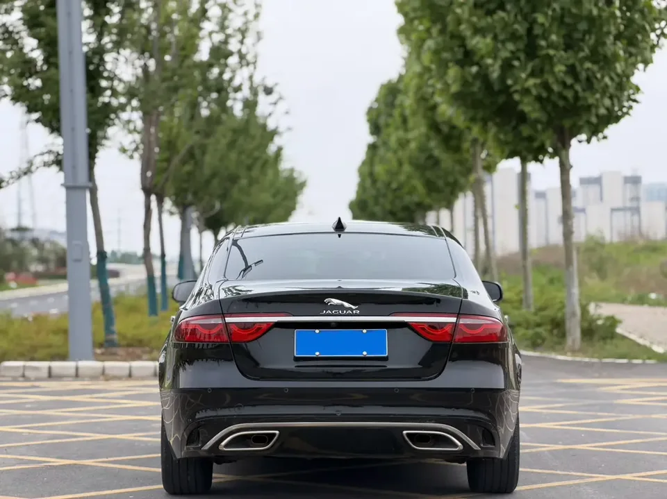 Jaguar XFL 2.0T P200 Two-wheel drive Elite Deluxe Edition 2022 — миниатюра 2