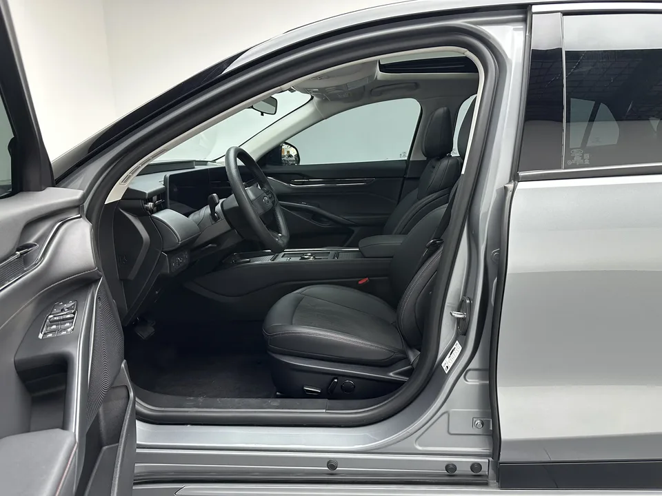 Ford Mondeo facelift EcoBoost 245 luxury model 2023 — миниатюра 5