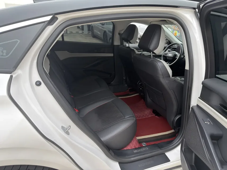 Ford Mondeo Mondeo EcoBoost 245 Luxury 2022 — миниатюра 5