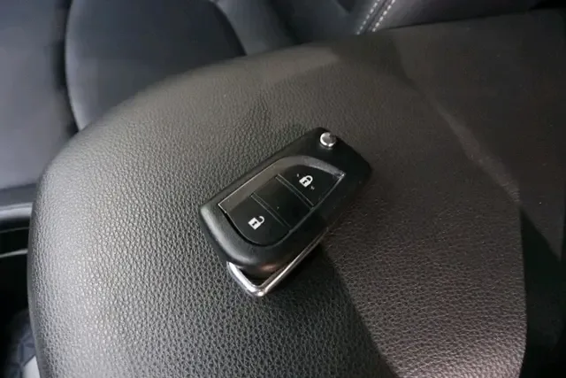 Toyota RAV4 2.0L CVT 2WD Urban Edition 2024 — миниатюра 5