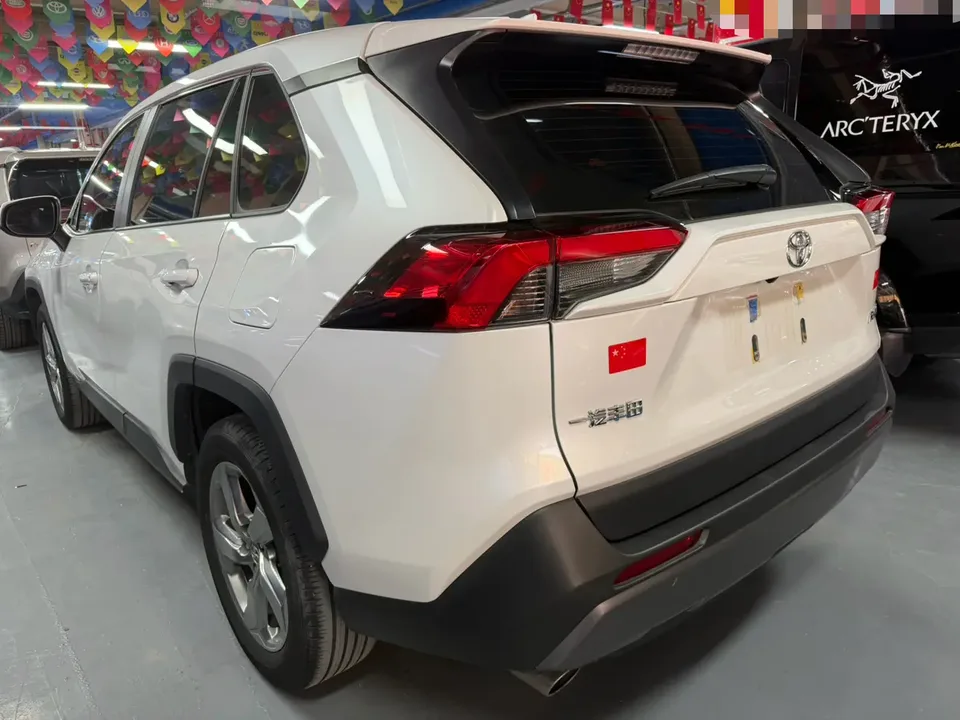 Toyota RAV4 2.0L CVT 2WD Fashion PLUS Edition 2022 — миниатюра 2