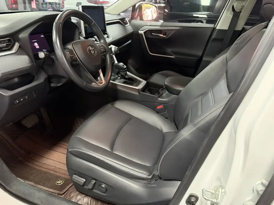 Toyota RAV4 2.0L CVT 2WD Fashion PLUS Edition 2022 — миниатюра 5