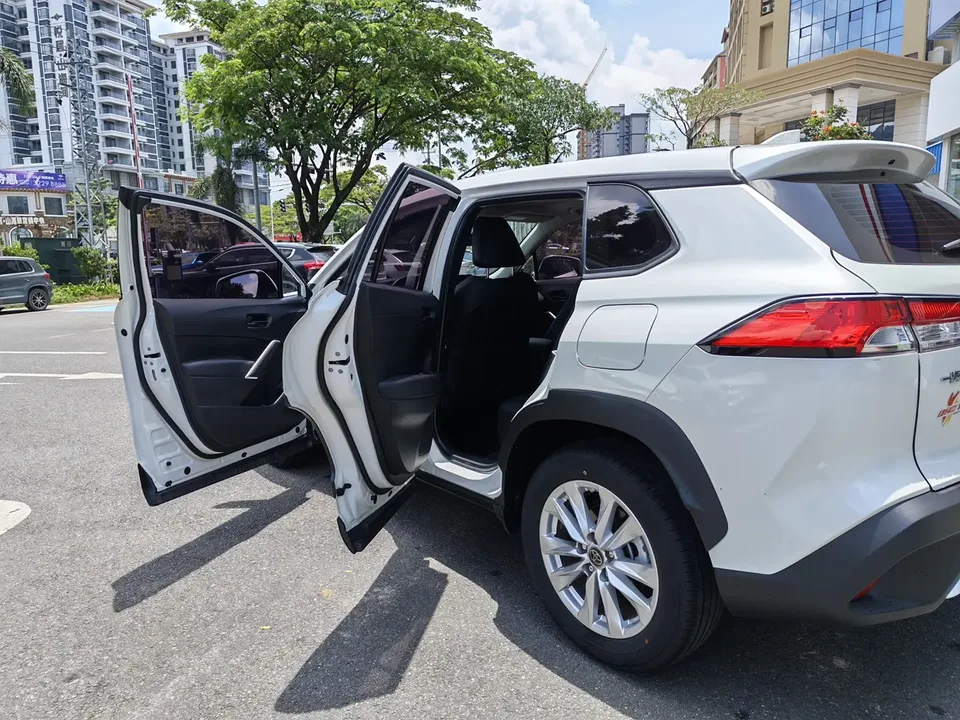 Toyota CorollaCross 2.0L CVT Elite Edition 2023 — миниатюра 4