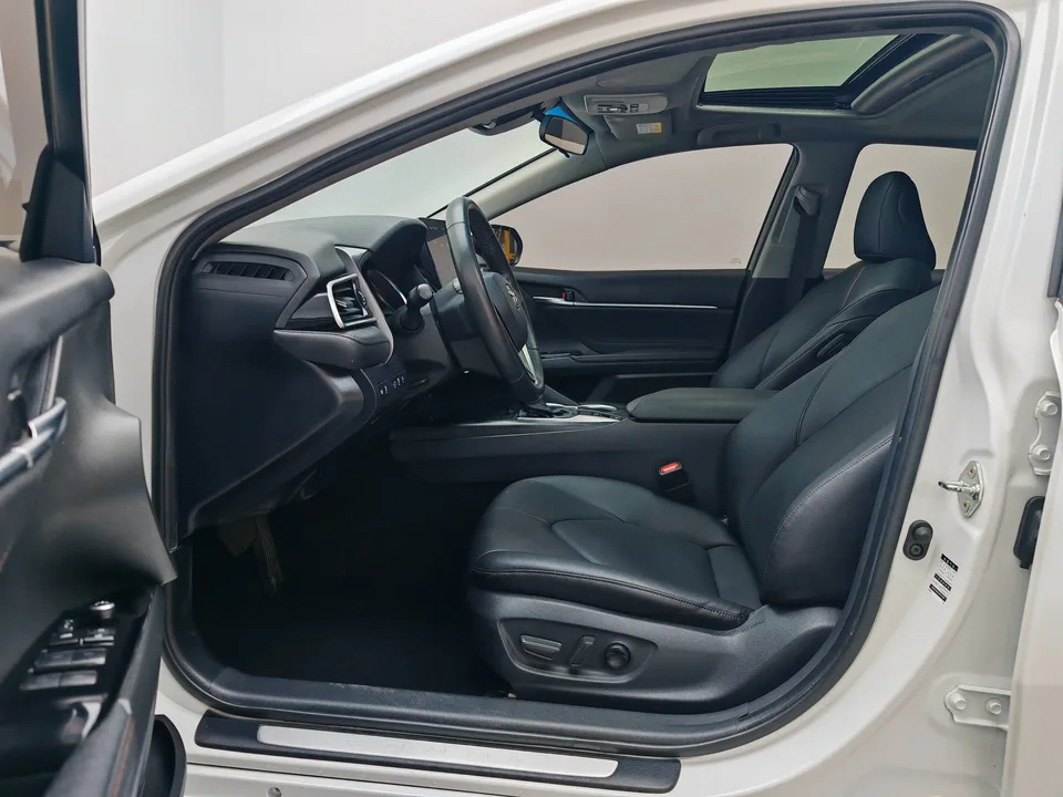 Toyota Camry 2.0G Deluxe Edition 2022 — миниатюра 3