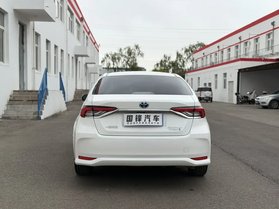 Toyota Corolla Intelligent Electric Hybrid Dual Engine 1.8L E-CVT Elite Edition 2024 — миниатюра 2
